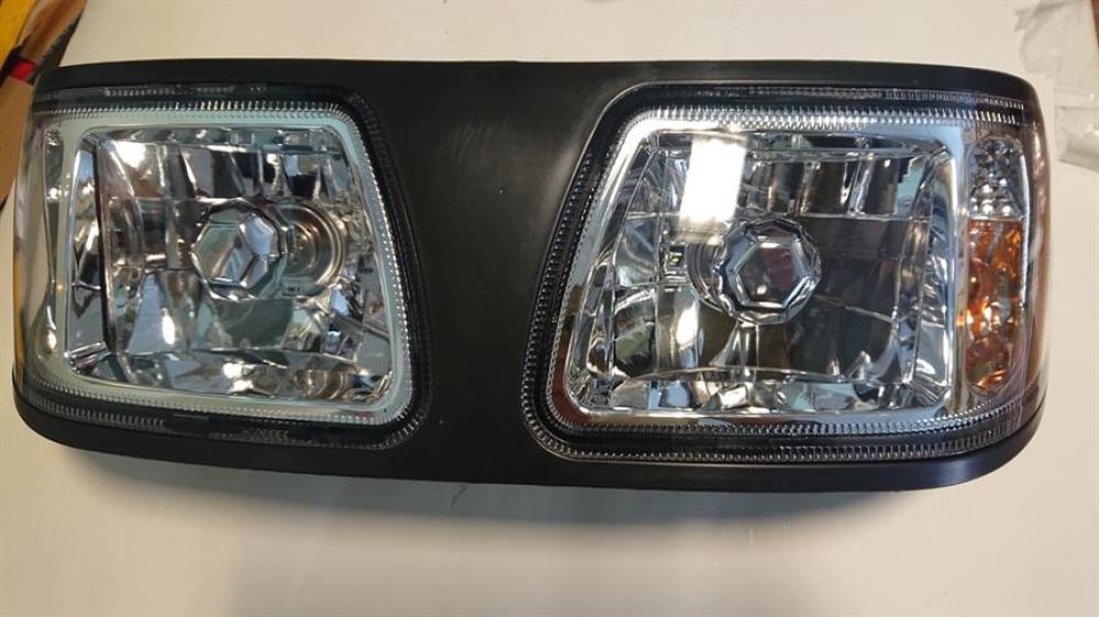Frontscheinwerfer mit Blinklicht/ Standlicht FT/TE 