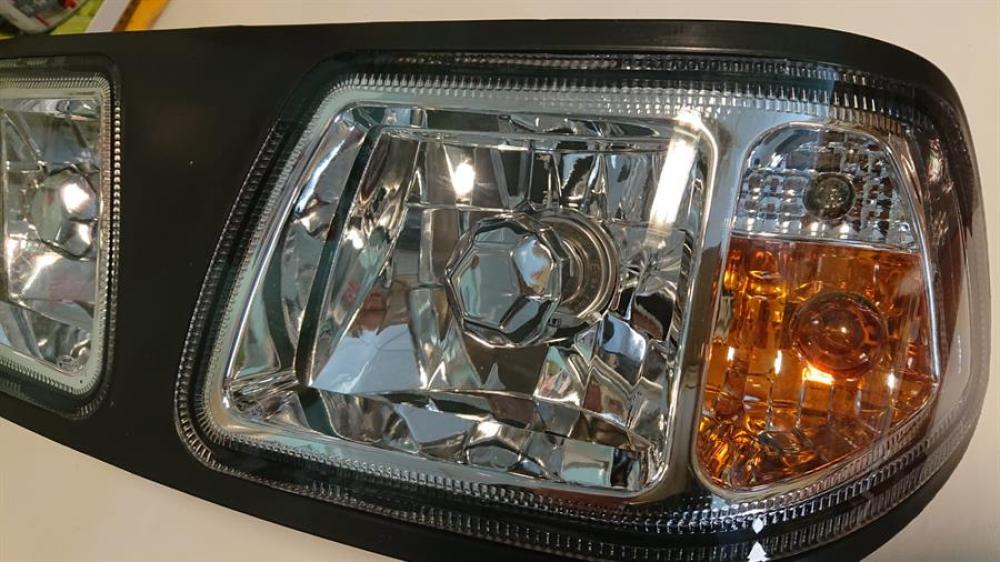 Frontscheinwerfer mit Blinklicht/ Standlicht FT/TE 